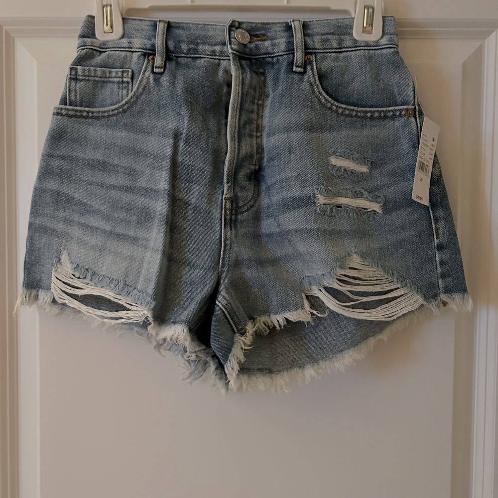 NWT PacSun Emma Destructed Vintage High-Rise Shorts. Size 26.